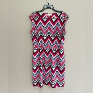 JUDE CONNALLY Darbie ZigZag Chevron Cap Sleeve Dress in Pink/Blue, size M